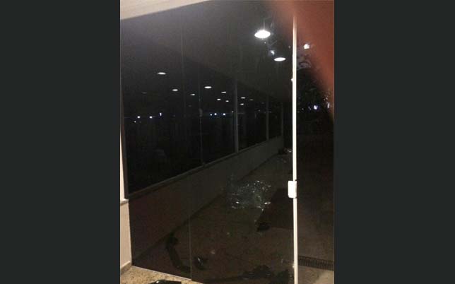 insulfilm-fume-porta-corredor